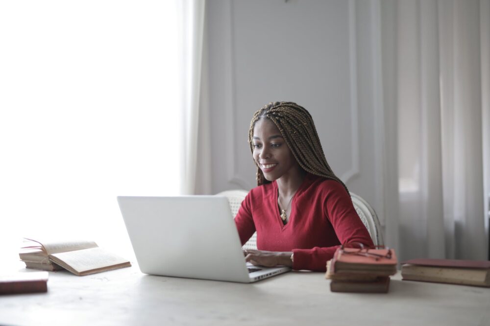 woman using pc